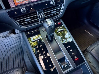 2023 Porsche Macan T