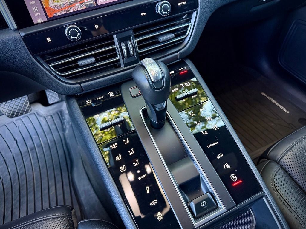 2023 Porsche Macan T