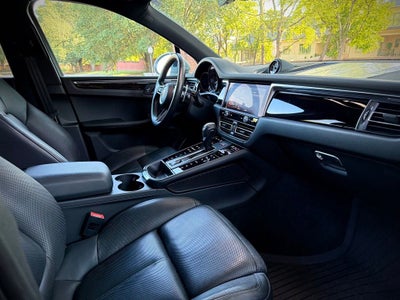 2023 Porsche Macan T