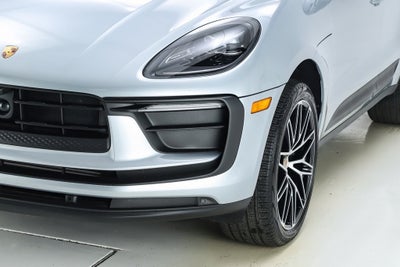 2025 Porsche Macan Base