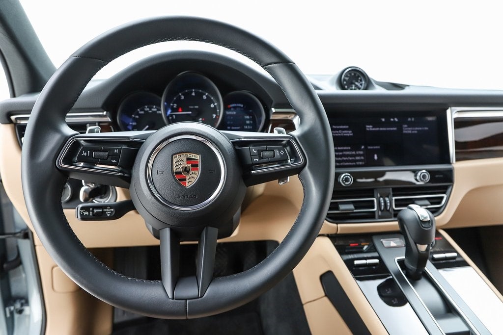 2025 Porsche Macan Base