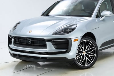 2025 Porsche Macan Base