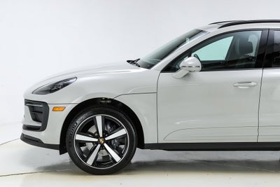 2025 Porsche Macan Base