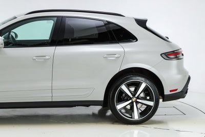 2025 Porsche Macan Base