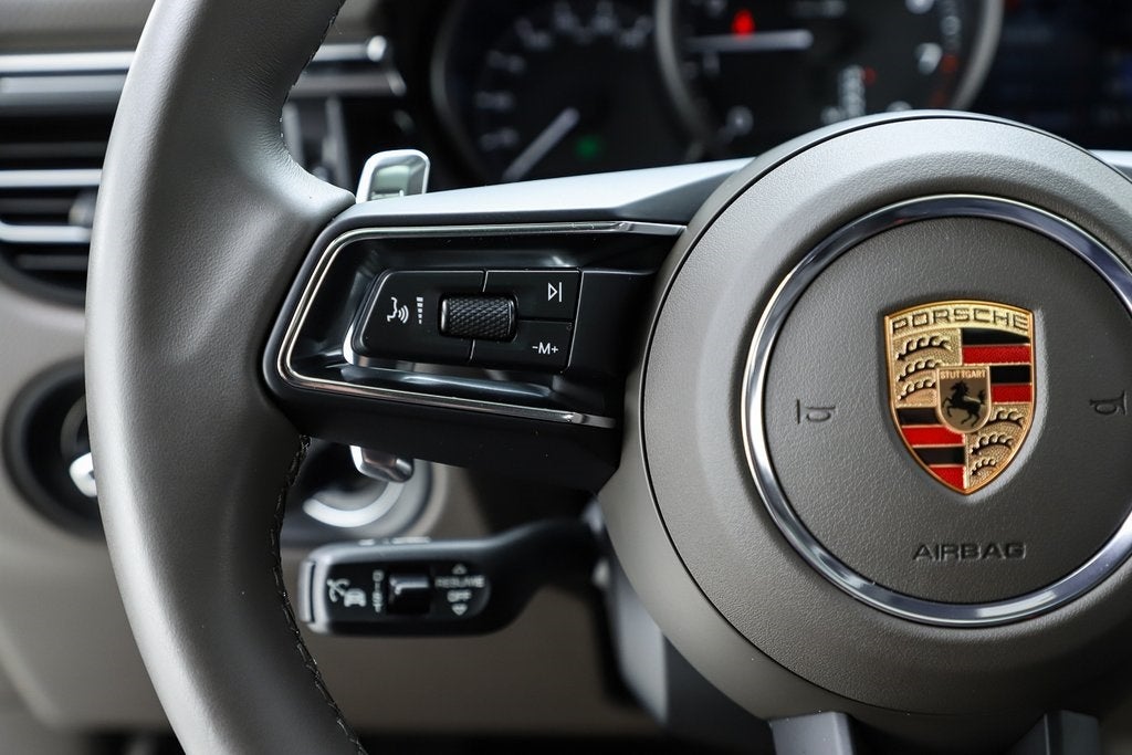 2025 Porsche Macan Base