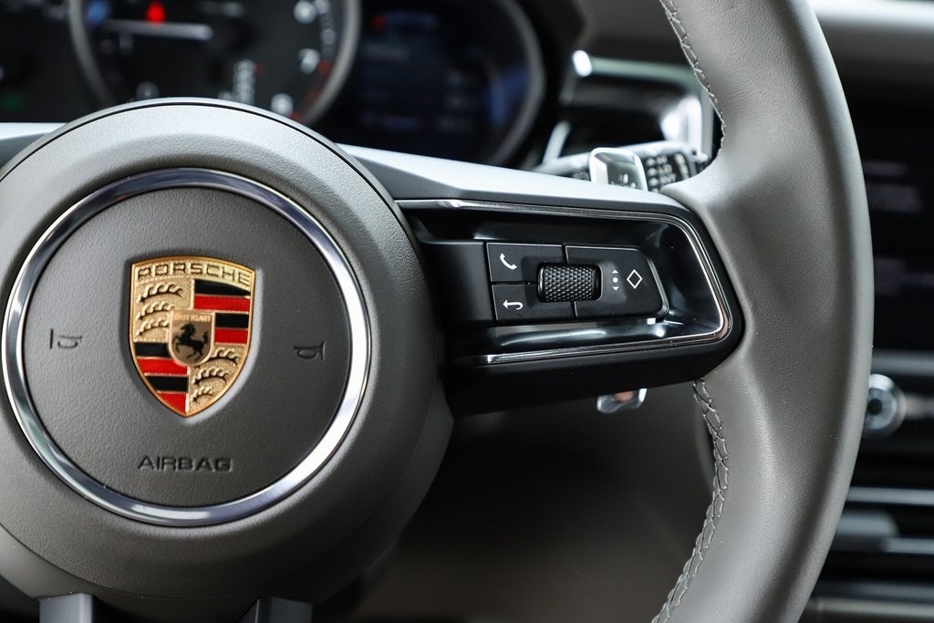 2025 Porsche Macan Base