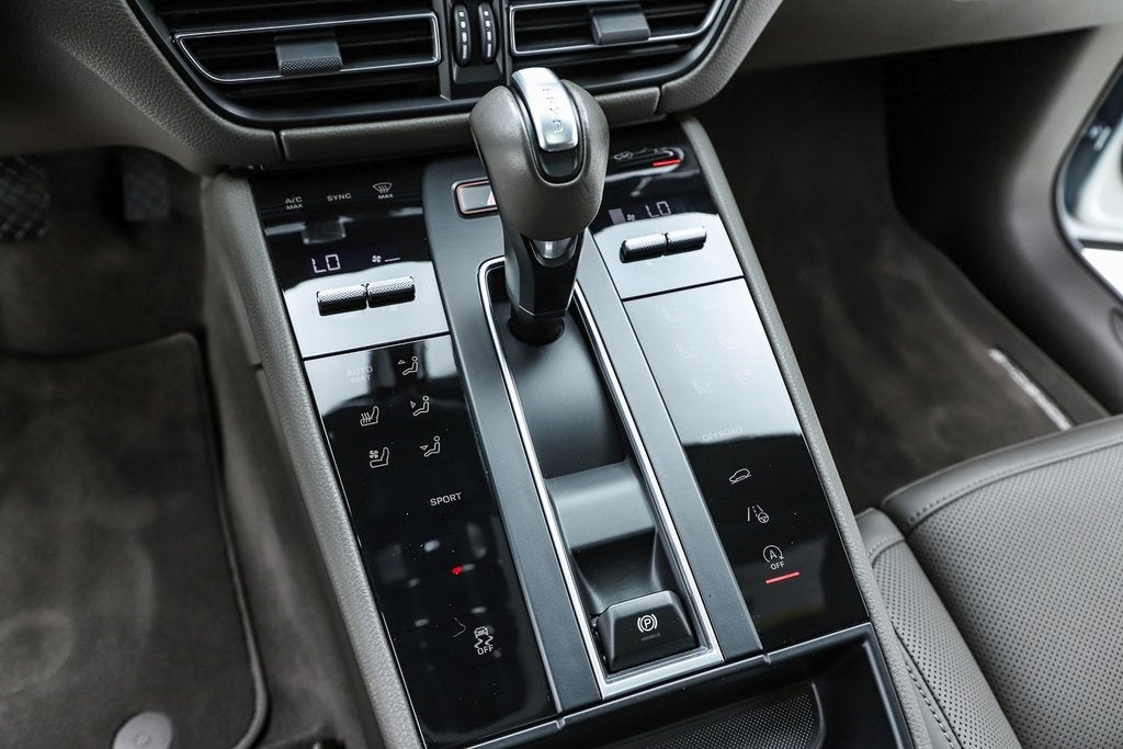 2025 Porsche Macan Base