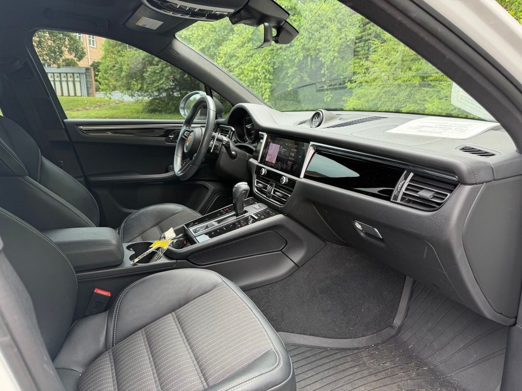2023 Porsche Macan T
