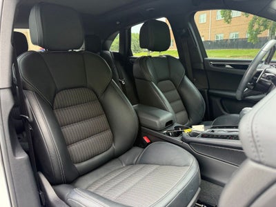 2023 Porsche Macan T