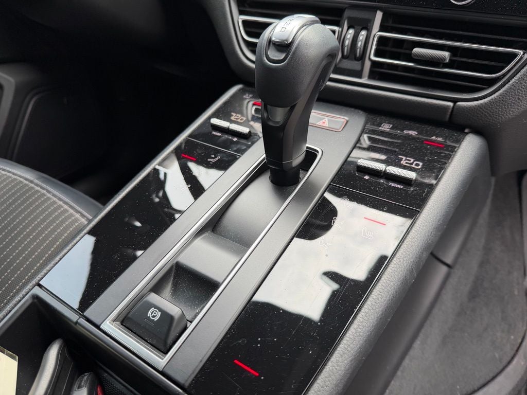 2023 Porsche Macan T