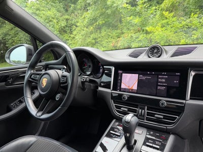2023 Porsche Macan T