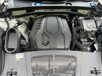 2023 Porsche Macan T