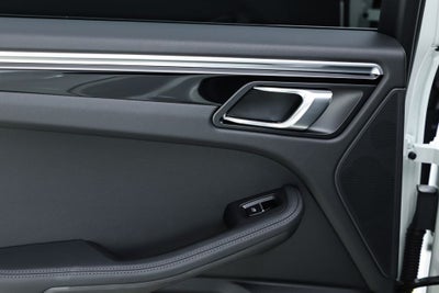 2023 Porsche Macan T