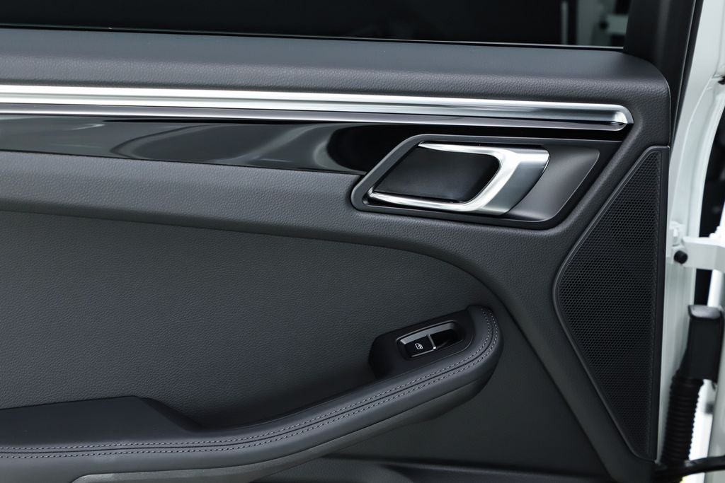 2023 Porsche Macan T