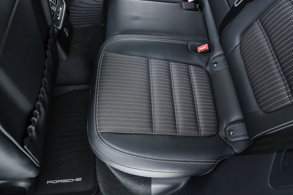 2023 Porsche Macan T