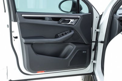 2023 Porsche Macan T