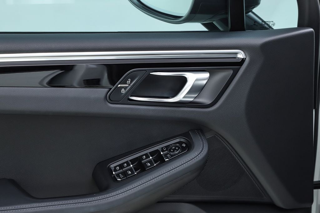 2023 Porsche Macan T