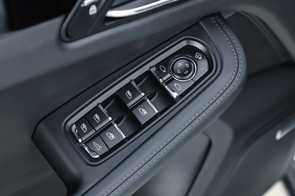 2023 Porsche Macan T