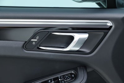 2023 Porsche Macan T