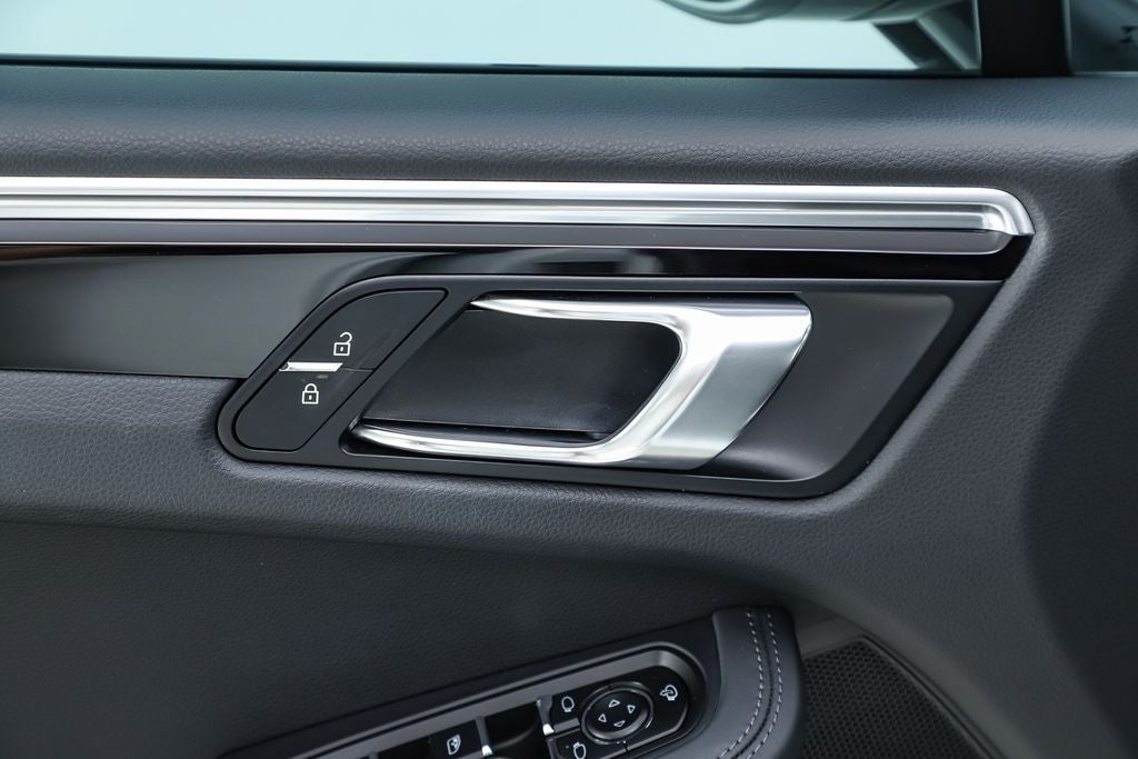 2023 Porsche Macan T