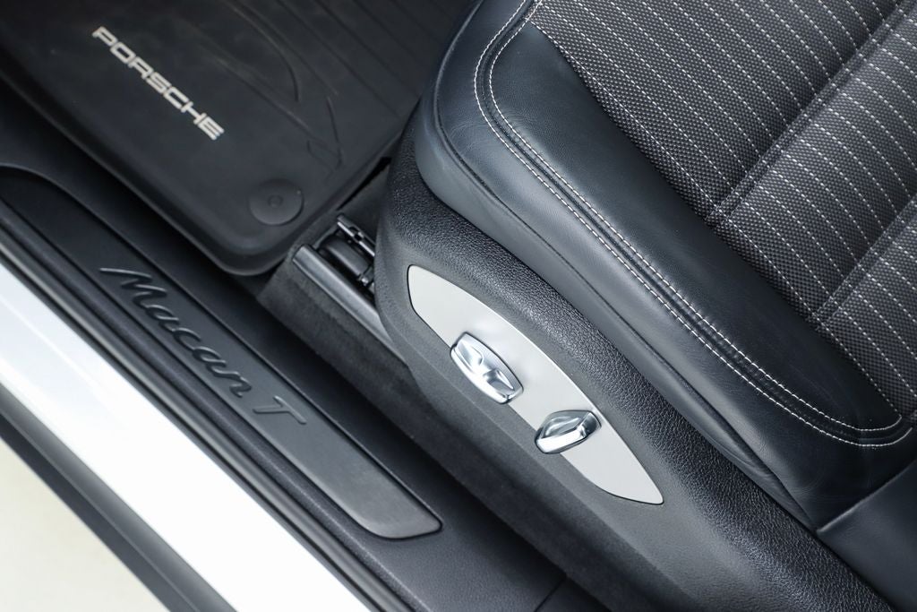 2023 Porsche Macan T