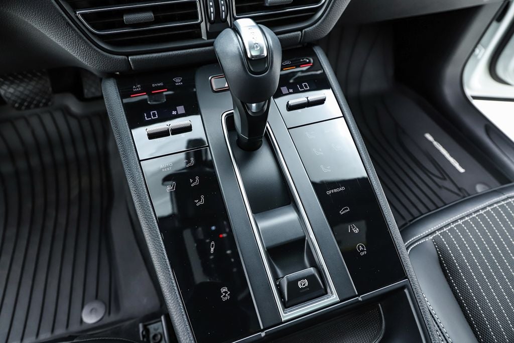 2023 Porsche Macan T
