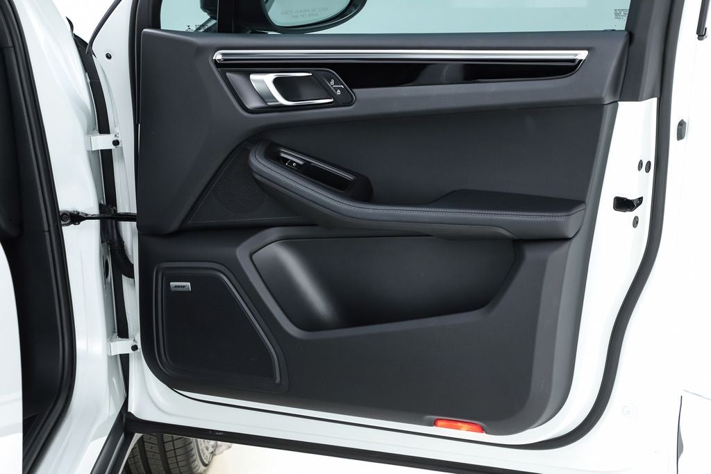 2023 Porsche Macan T