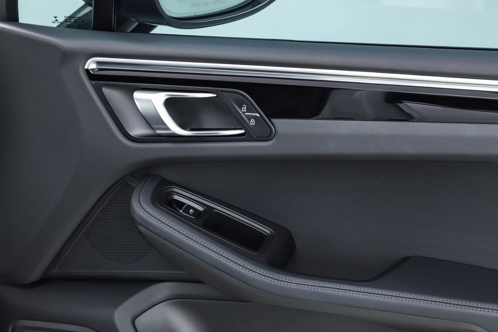 2023 Porsche Macan T