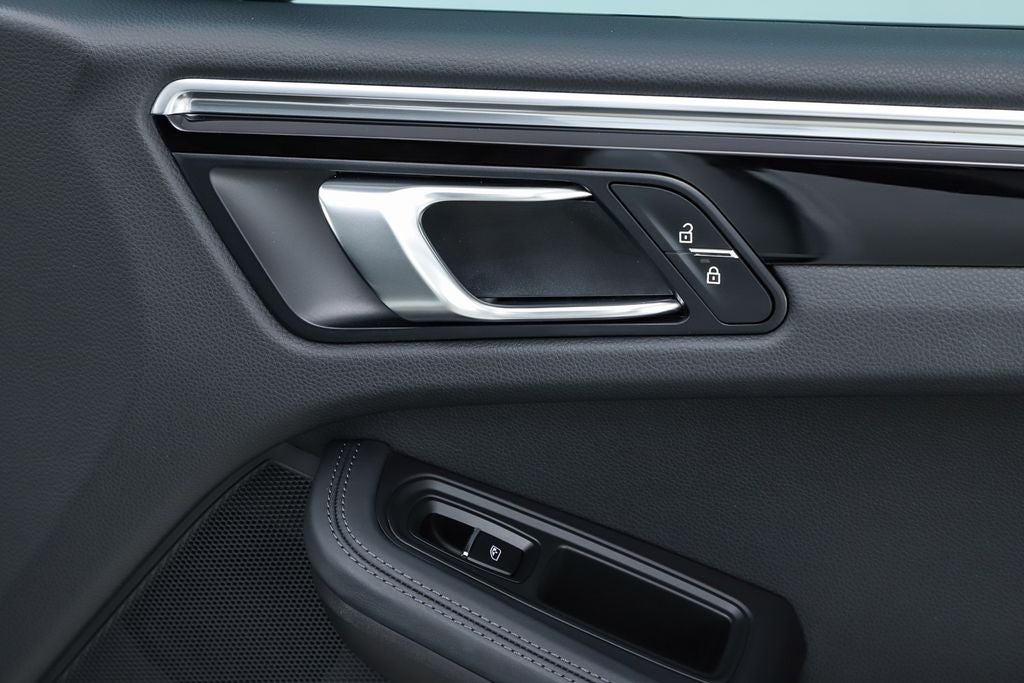 2023 Porsche Macan T