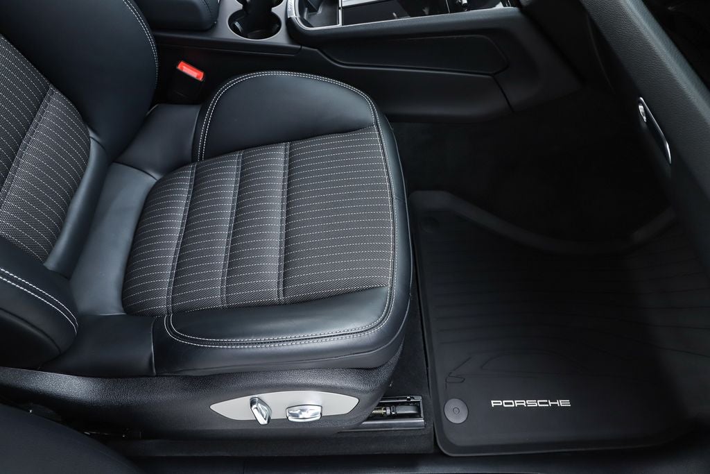 2023 Porsche Macan T