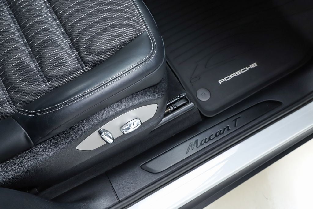 2023 Porsche Macan T