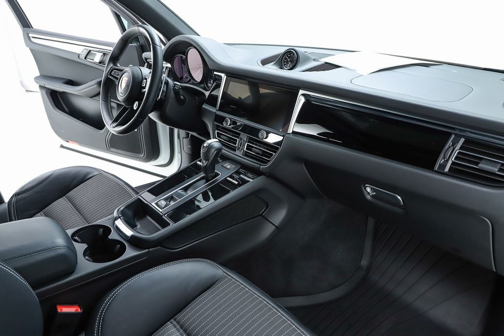 2023 Porsche Macan T