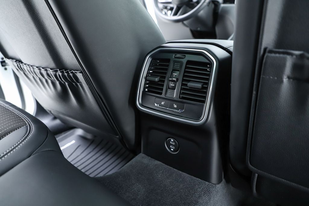 2023 Porsche Macan T