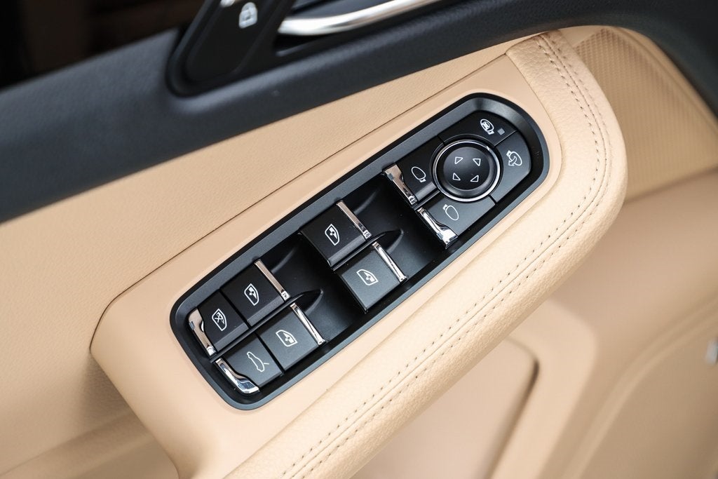 2020 Porsche Macan Base