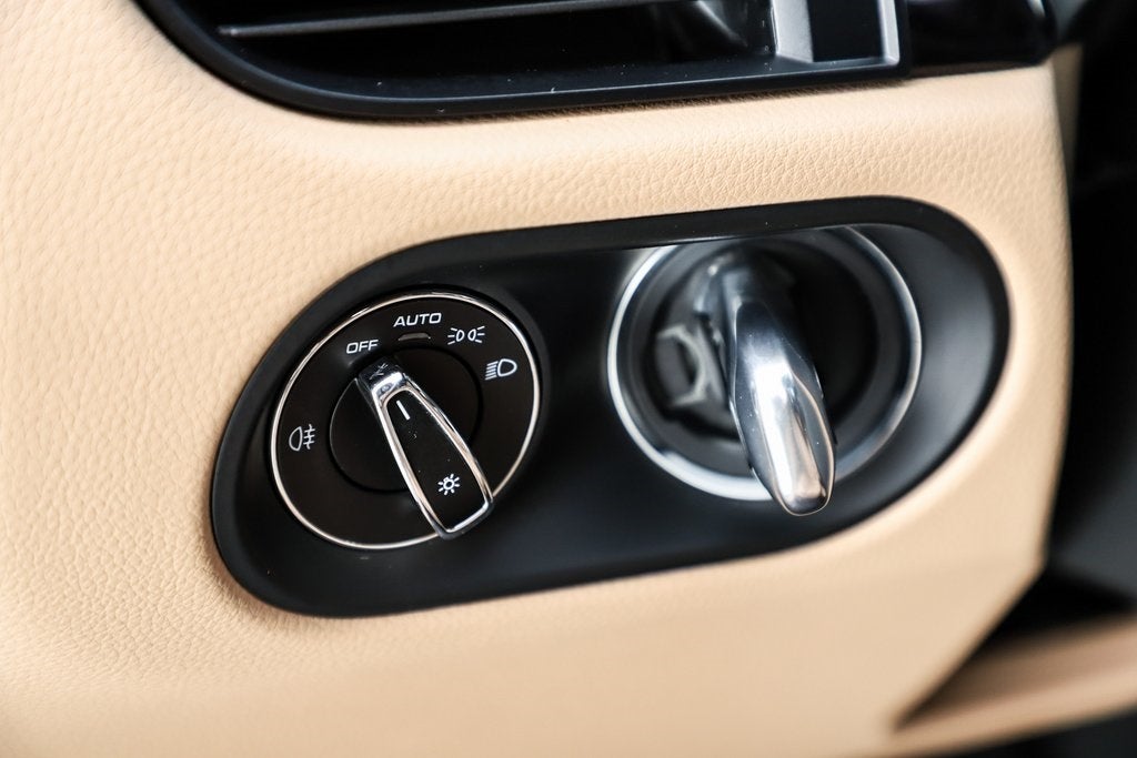 2020 Porsche Macan Base