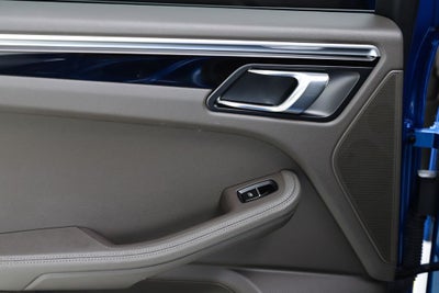 2021 Porsche Macan Base