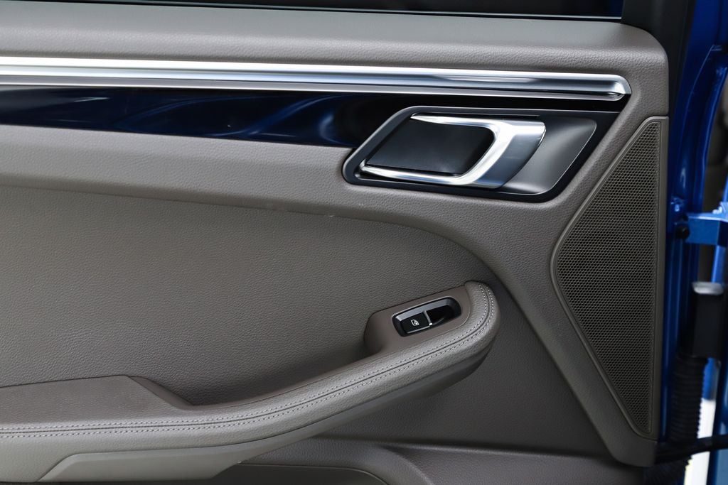 2021 Porsche Macan Base