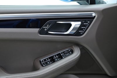 2021 Porsche Macan Base