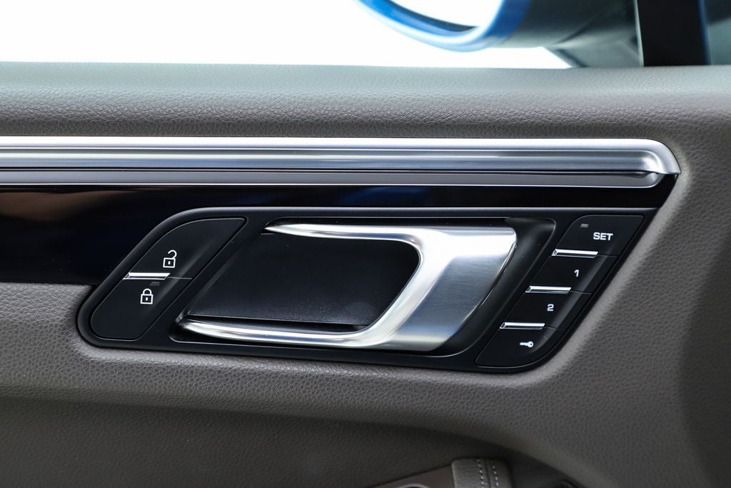 2021 Porsche Macan Base