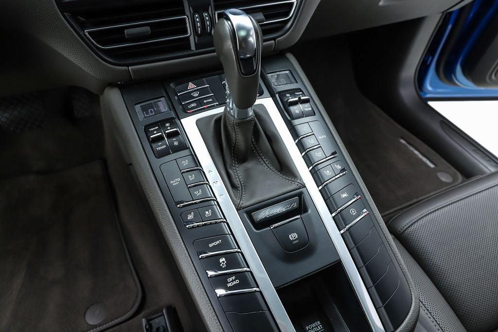 2021 Porsche Macan Base