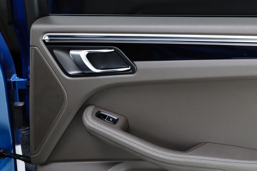 2021 Porsche Macan Base
