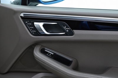 2021 Porsche Macan Base