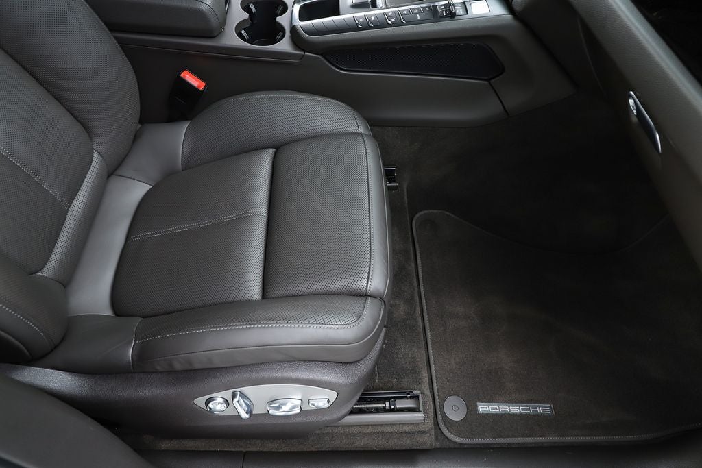 2021 Porsche Macan Base