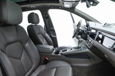 2021 Porsche Macan Base