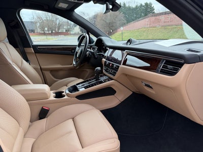 2022 Porsche Macan Base