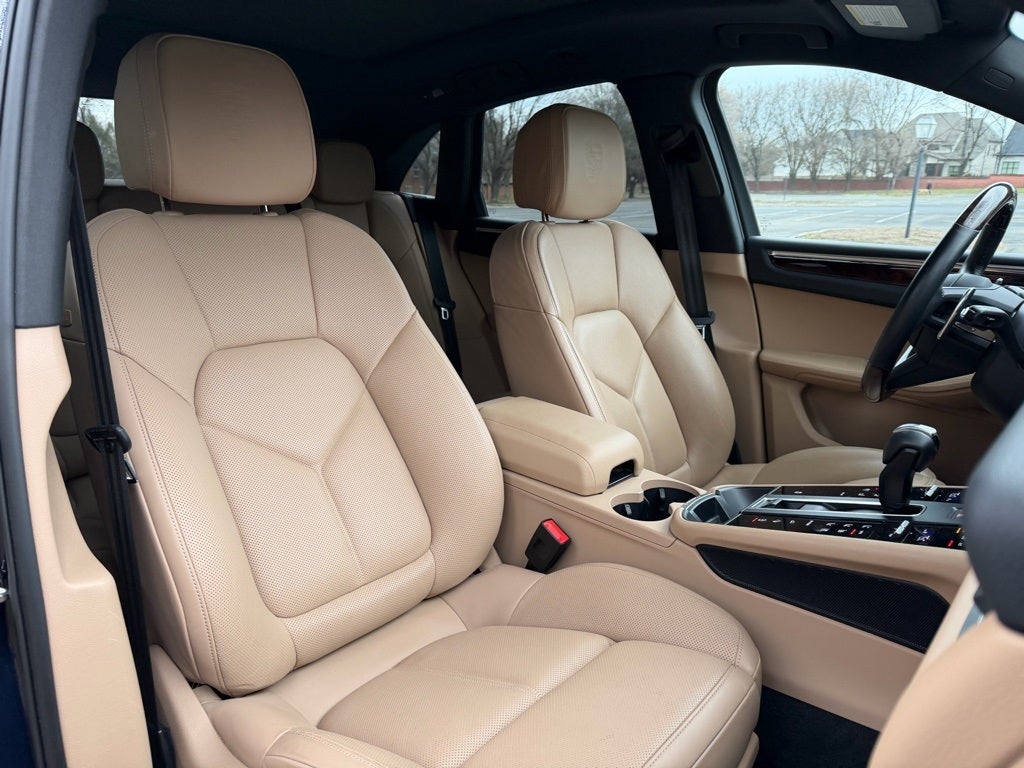 2022 Porsche Macan Base