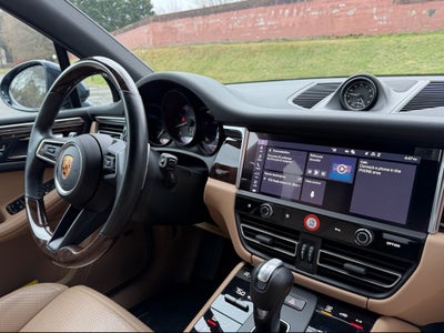 2022 Porsche Macan Base