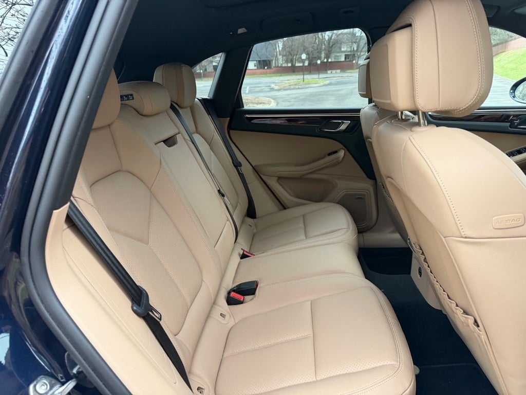 2022 Porsche Macan Base