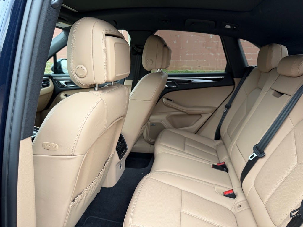 2022 Porsche Macan Base