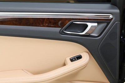 2022 Porsche Macan Base